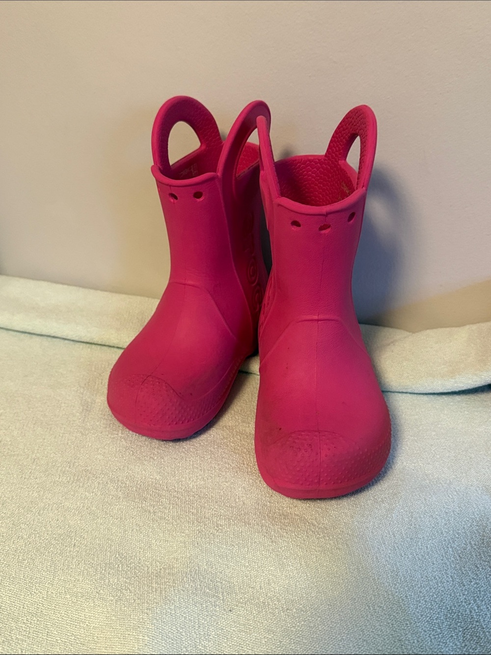 CROCS C6 Kids Bright Pink Pull-On Rain Boots with Handles